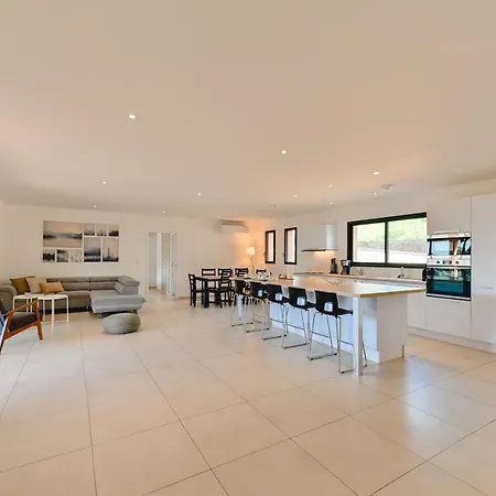 Terrasse Et Piscine A L'entree De Porticcio Cauro