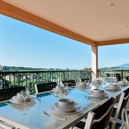 Terrasse Et Piscine A L'entree De Porticcio *