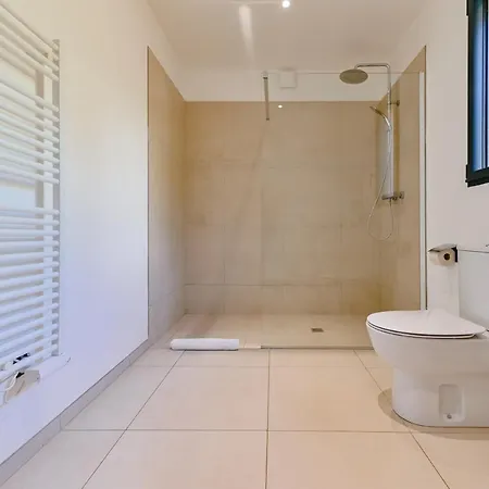 Terrasse Et Piscine A L'entree De Porticcio Cauro