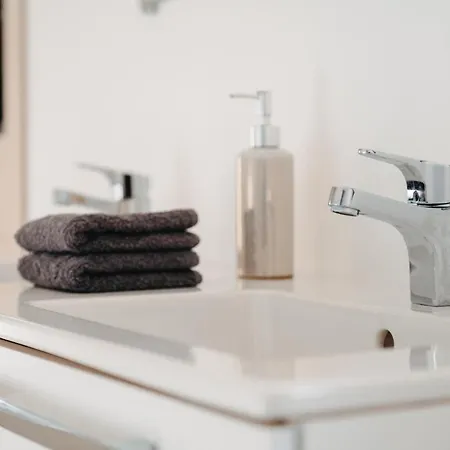 Terrasse Et Piscine A L'entree De Porticcio * Cauro