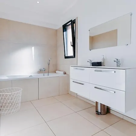 Terrasse Et Piscine A L'entree De Porticcio Cauro